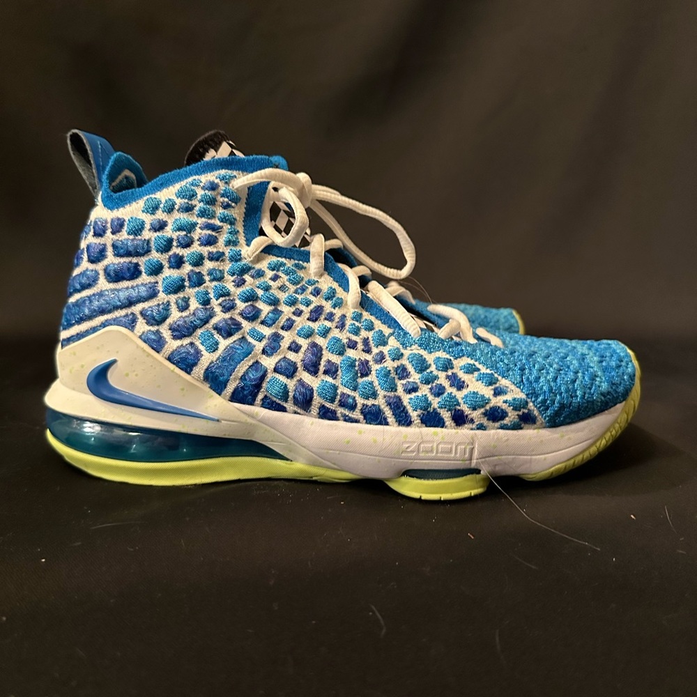 Nike shoes no box